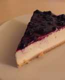 Tarta de queso con mermelada de arándanos