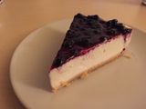 Tarta de queso con mermelada de arándanos