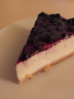 Una foto de Tarta de queso con mermelada de arándanos