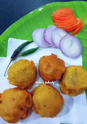 A picture of Aloo Bonda.
