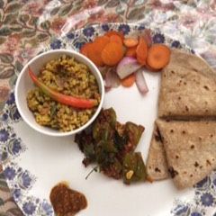 A picture of Sukhi urad dal and chilli tomato bangain.