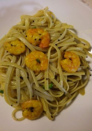 A picture of Linguine with lumpfish roe eggs and prawns.