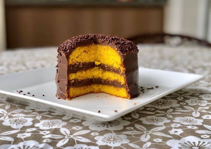 BOLO DE CENOURA COM BRIGADEIRO - RECEITAS QUE AMO 