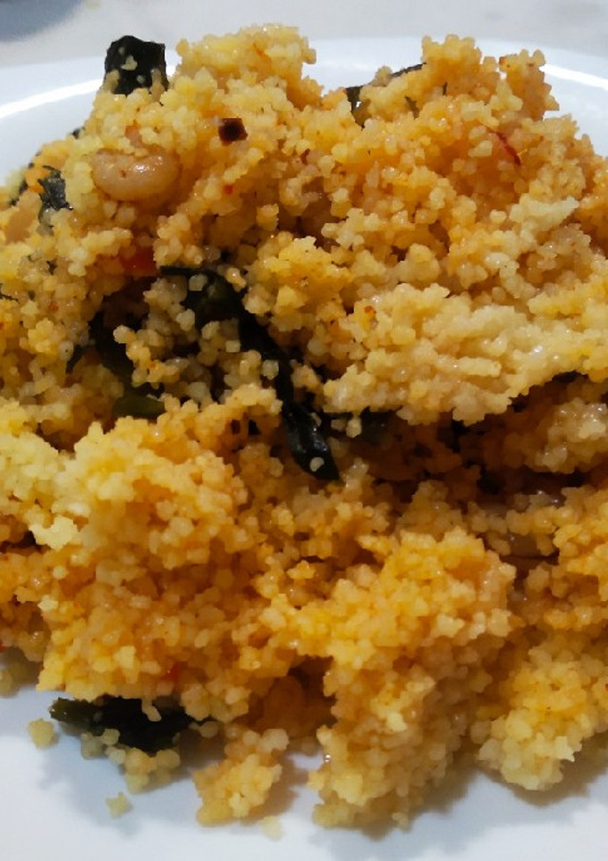 Una foto de Cuscús de gambas al ajillo y algas wakame