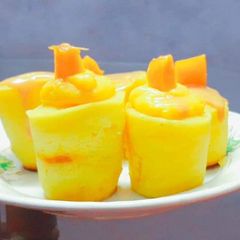 A picture of Mango cupcakes.