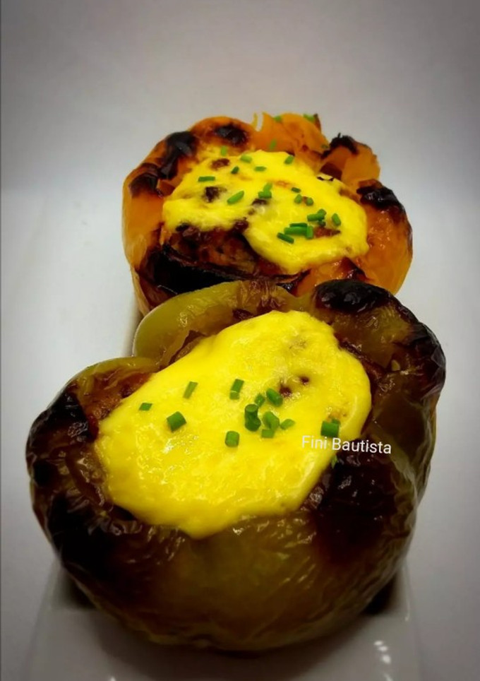 Una foto de Pimientos rellenos con setas picadillo de pollo y salsa ranchera