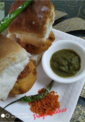 वड़ा पाव (Vada pav recipe in hindi) रेसिपी मुख्य फोटो