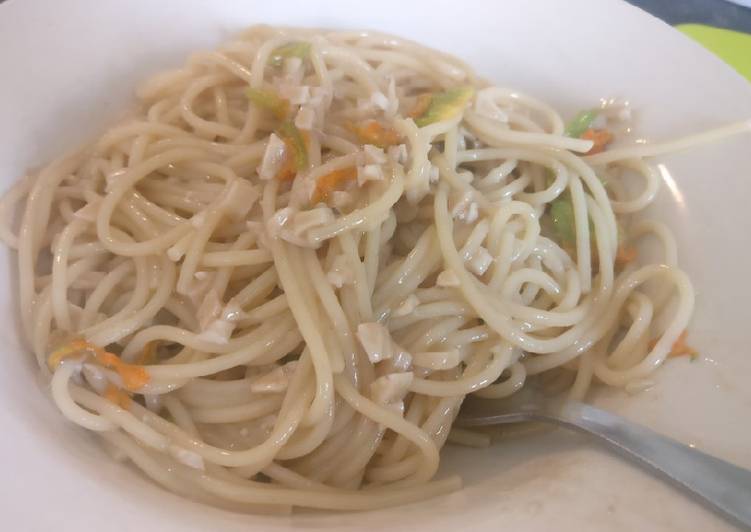 Recipe of Homemade Pasta garlic anchovies and courgette flowers