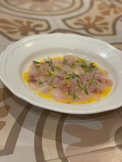 Una foto de Ceviche de dentón con toque de wasabi