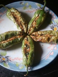 ભરેલા મરચાં(Bharela marcha recipe in Gujarati) રેસીપી મુખ્ય ફોટો