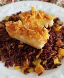 Merluzzo in crosta di corn-flakes con riso rosso ai peperoni