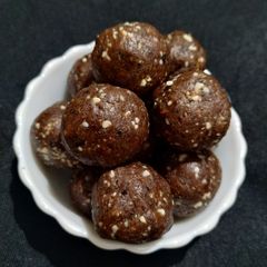 A picture of Protein laddoos.