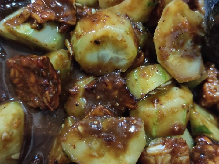 Langkah Gampang Membikin Resep  Rujak asin timun yang Enak, Bisa Manjain Lidah