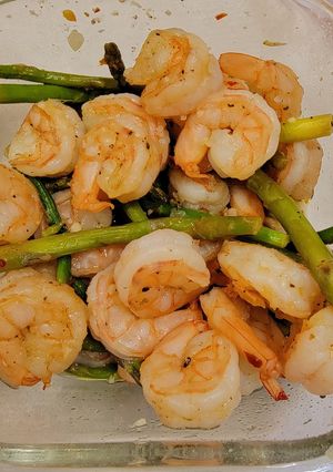 A picture of Chili-Lemon Shrimp and Asparagus.