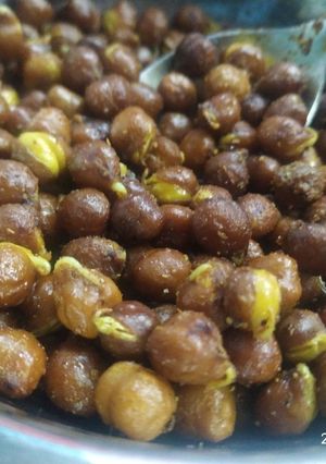 A picture of Sauted Black chickpea (or) saatalinchina chenagalu.