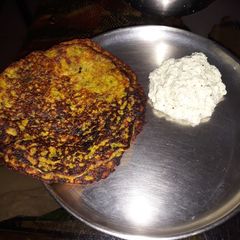 A picture of Moong beans sprouts chilla.