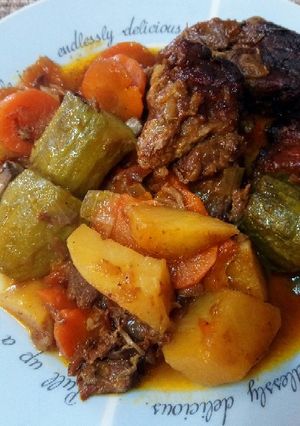 Φωτογραφία της συνταγής Μοσχαράκι με λαχανικά και μπύρα στη γάστρα