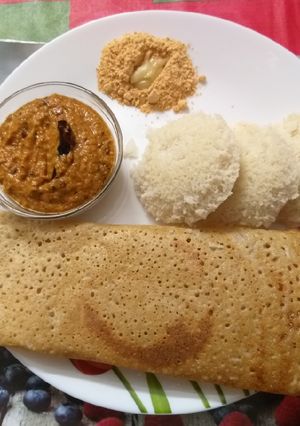 A picture of Millet Dosa and Idli combo.