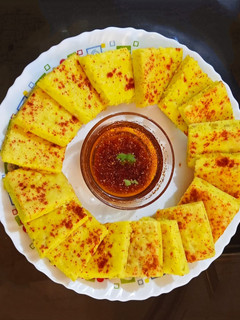खट्टा ढोकला (Khatta Dhokla Recipe in Hindi) रेसिपी मुख्य फोटो