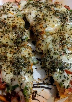 A picture of Veggie Stuffed Cheese burst PIZZA.
