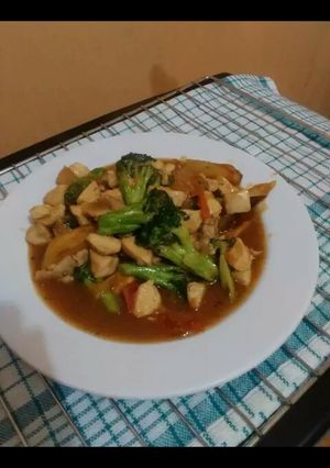 Foto resep Tumis oseng ayam fillet,brokoli,kentang, saos tiram