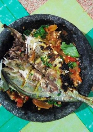 Foto resep Ikan penyet sambal kemangi🤤🤤🤤