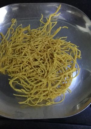 A picture of Garlic sev.