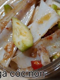 Hình của món Sụn gà trộn cóc non 🐔🐔.