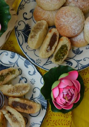 A picture of Makrout with three stuffing (cookies).
