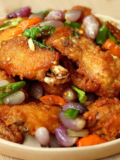 Foto resep Sayap Ayam Goreng dengan Oseng Bawang Devina Hermawan