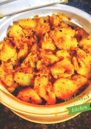 उपवास वाले आलू (Upwas wale aloo recipe in hindi) रेसिपी मुख्य फोटो