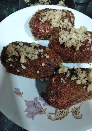 A picture of Beetroot mix walnut cutlets.