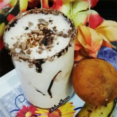 A picture of Banana Chicoo milk shake with aftar.