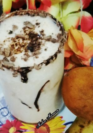 A picture of Banana Chicoo milk shake with aftar.
