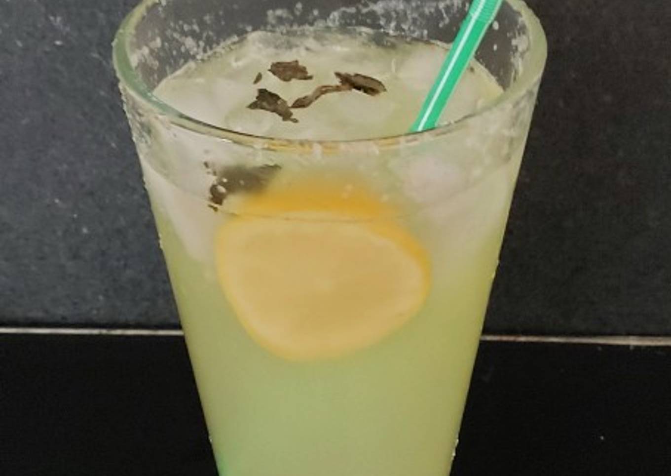 My Lemon & Cucumber Infused Crushed Ice Drink ðŸ˜
