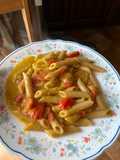 Pasta con verdure avanzate e squacquerone