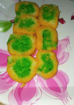 तिरंगा कोकोनट मलाई रोल (Tiranga coconut malai roll recipe in Hindi) रेसिपी मुख्य फोटो