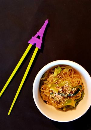 Foto di Spaghetti di konjac con verza e spezie