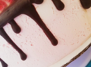 Una foto de Pastel de dos sabores con cheesecake de Oreo