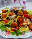 Salad xúc xích sốt mè rang