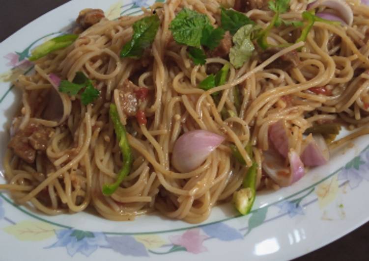 Recipe of Favorite Chicken Cheowmen