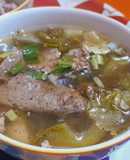 Canh dưa chua nấu bò