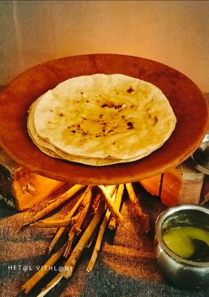 ફૂલકા રોટી (Phulka Roti Recipe In Gujarati) રેસીપી મુખ્ય ફોટો