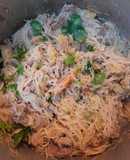 Noodles de Arroz com Carne de Vaca e Legumes