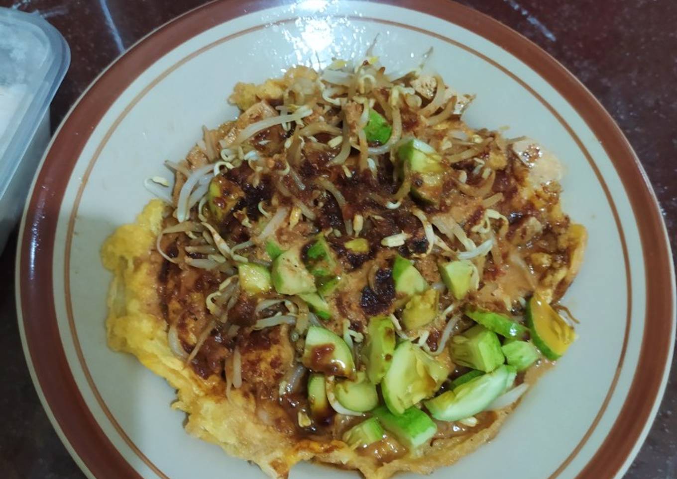 Tahu telur siram sambal kacang kecap bangau