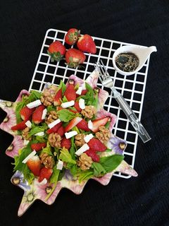 عکسی از دستور سالاد اسفناج و توت فرنگی