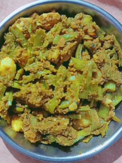 ग्वार आलू की सब्जी (Gwar aloo ki sabzi recipe in hindi) रेसिपी मुख्य फोटो