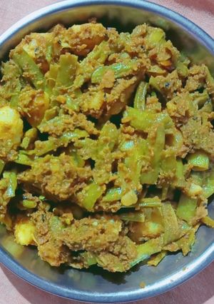 ग्वार आलू की सब्जी (Gwar aloo ki sabzi recipe in hindi) रेसिपी मुख्य फोटो