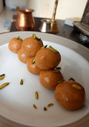 A picture of Besan laddu.