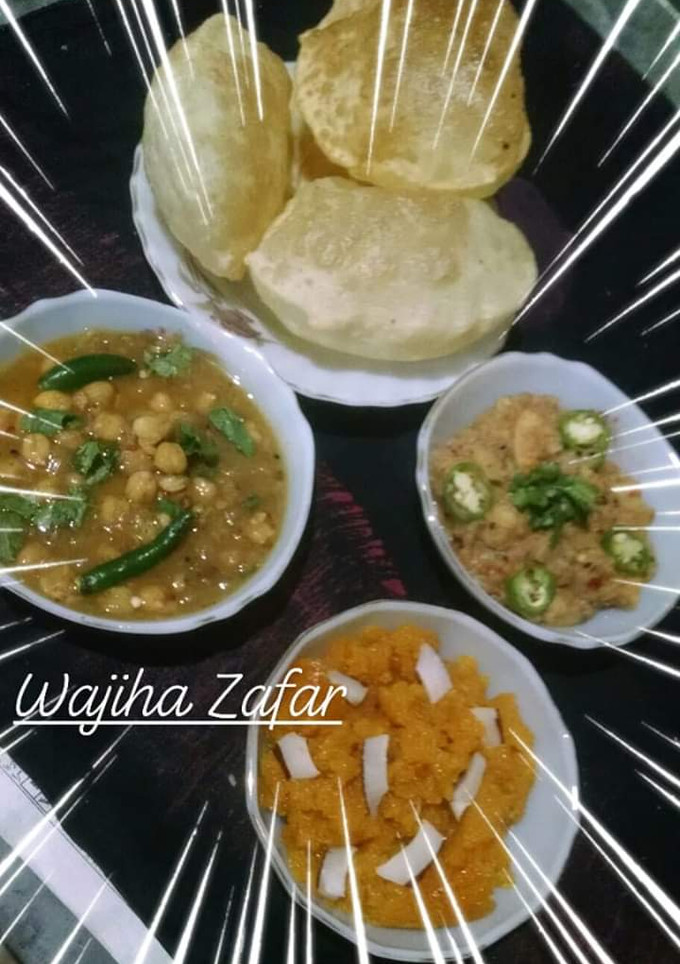 A picture of Kachori Bhaji(Halwa pori).